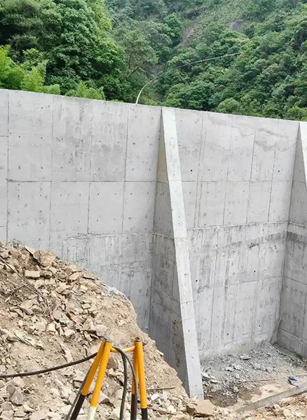 石家庄桥东区重力式挡土墙